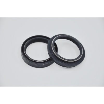SKF Retén y guardapolvo color negro Showa 45x57.05x11.2